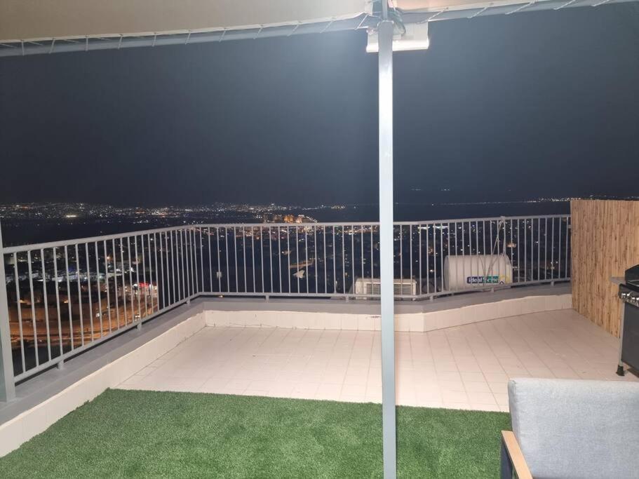 דירת זוּגַג מפנקת עם מרפסת משגעת ונוף למפרץ. Eilat Exterior foto