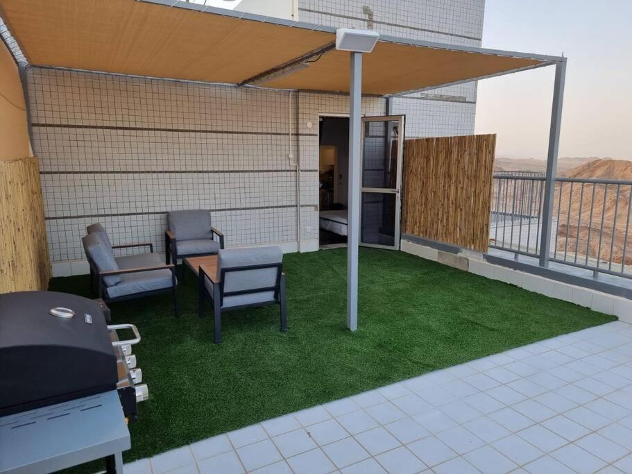 דירת זוּגַג מפנקת עם מרפסת משגעת ונוף למפרץ. Eilat Exterior foto
